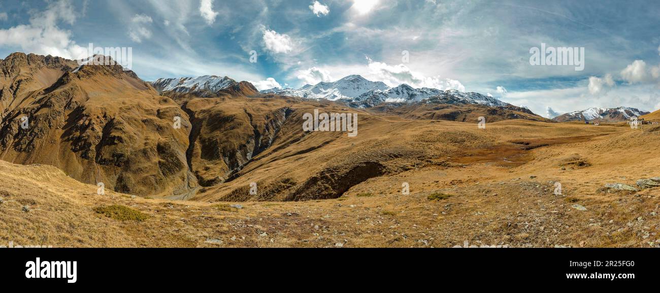 Vue de l'Umbrailpass vers la montagne Stelviopass *** Légende locale *** Val Müstair, , Suisse, paysage, champ, prairie, automne, Banque D'Images