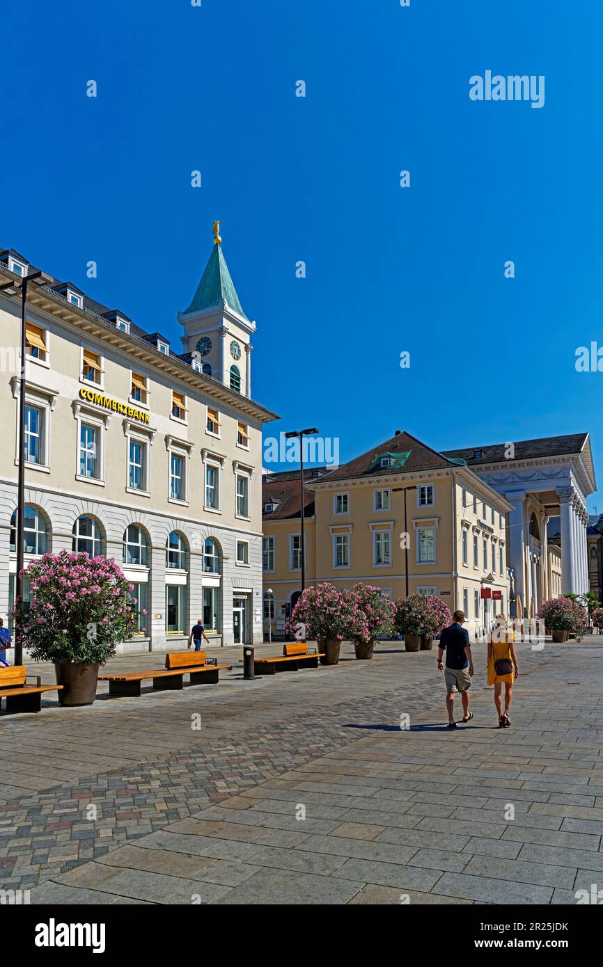 Straßenansicht, Weinbrennerhaus, evangelische Stadtkirche, erbaut 1807 bis 1816 Banque D'Images