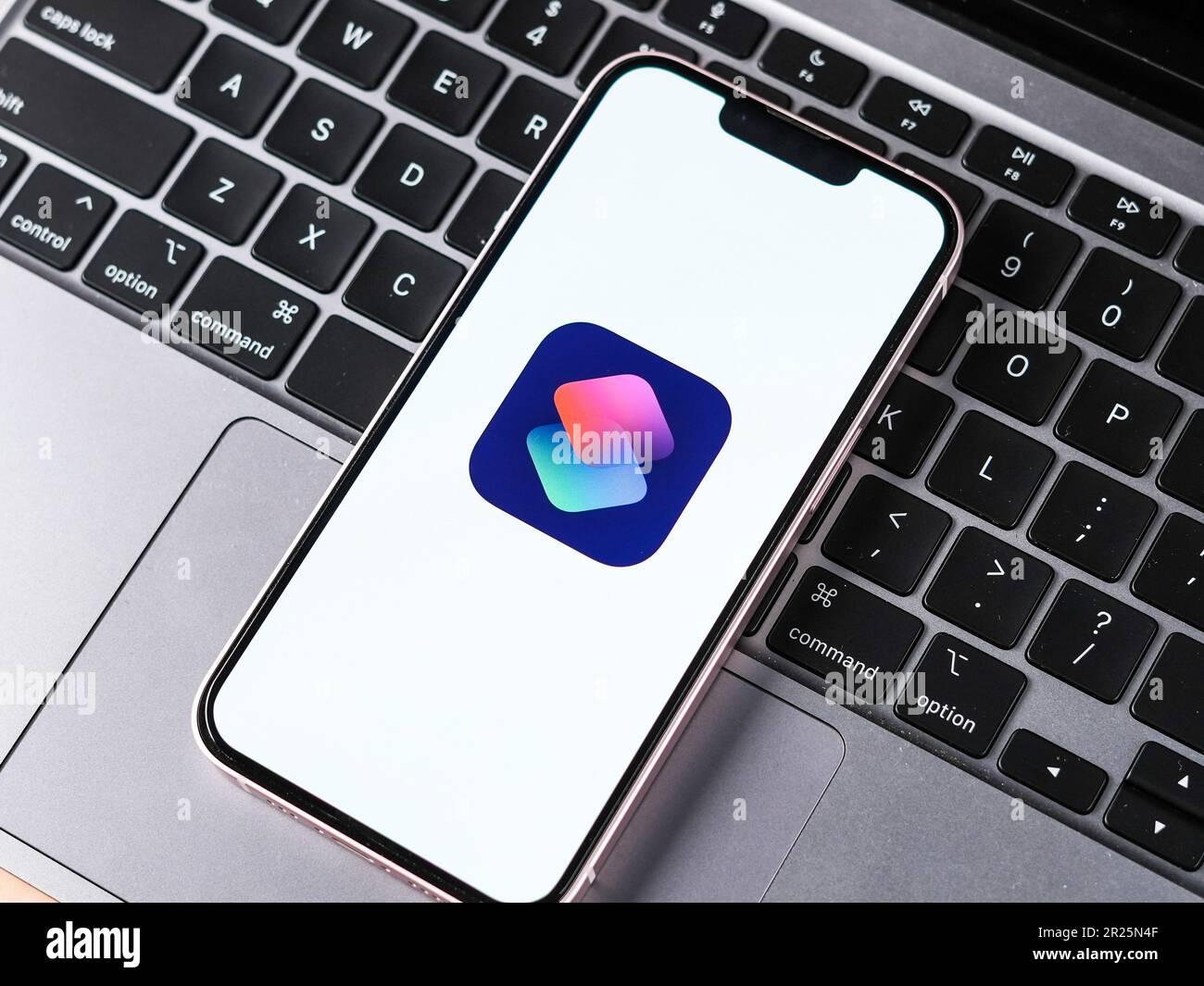 Assam, inde - 30 mars 2021 : logo raccourcis sur l'image de stock de l'écran du téléphone. Banque D'Images