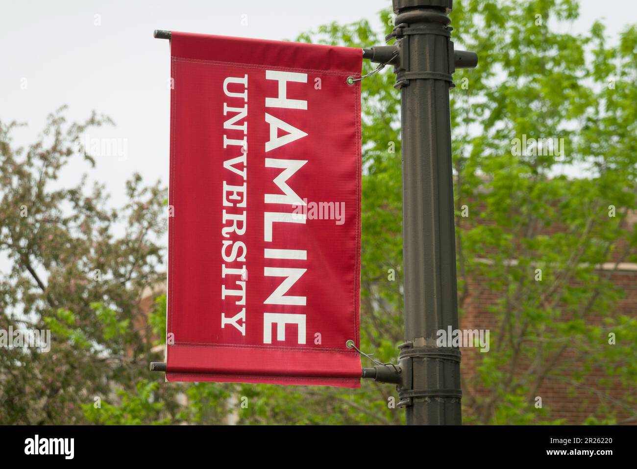 ST. PAUL, MN, Etats-Unis - 16 MAI 2023 : bannière du campus à l'Université Hamline. Banque D'Images