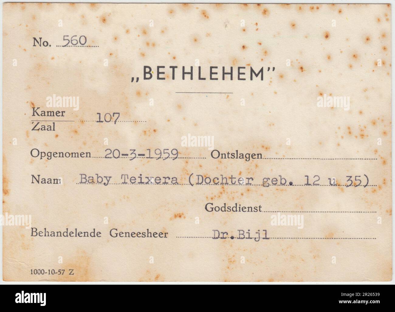La Haye, pays-Bas - 20 mars 1959 - ancienne carte de naissance néerlandaise de 1959. Cela a été donné au père par un hôpital appelé Bethléem comme preuve d'un bir Banque D'Images