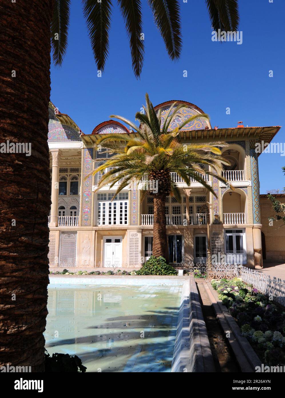 Situé à Shiraz, en Iran, l''Eram Garden est une attraction touristique avec son manoir historique et ses riches arbres et plantes. Banque D'Images