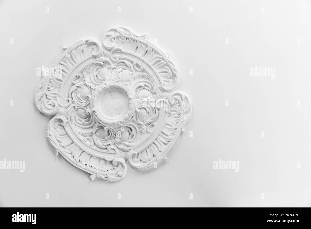 Plafond en stuc blanc plafond, éléments d'architecture classique, texture photo d'arrière-plan vintage Banque D'Images