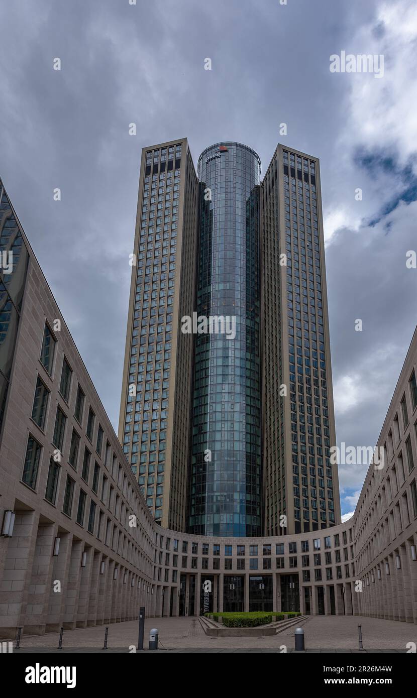 La tour 185 de 200 mètres de haut dans le quartier de Gallus Kopie à Francfort Banque D'Images