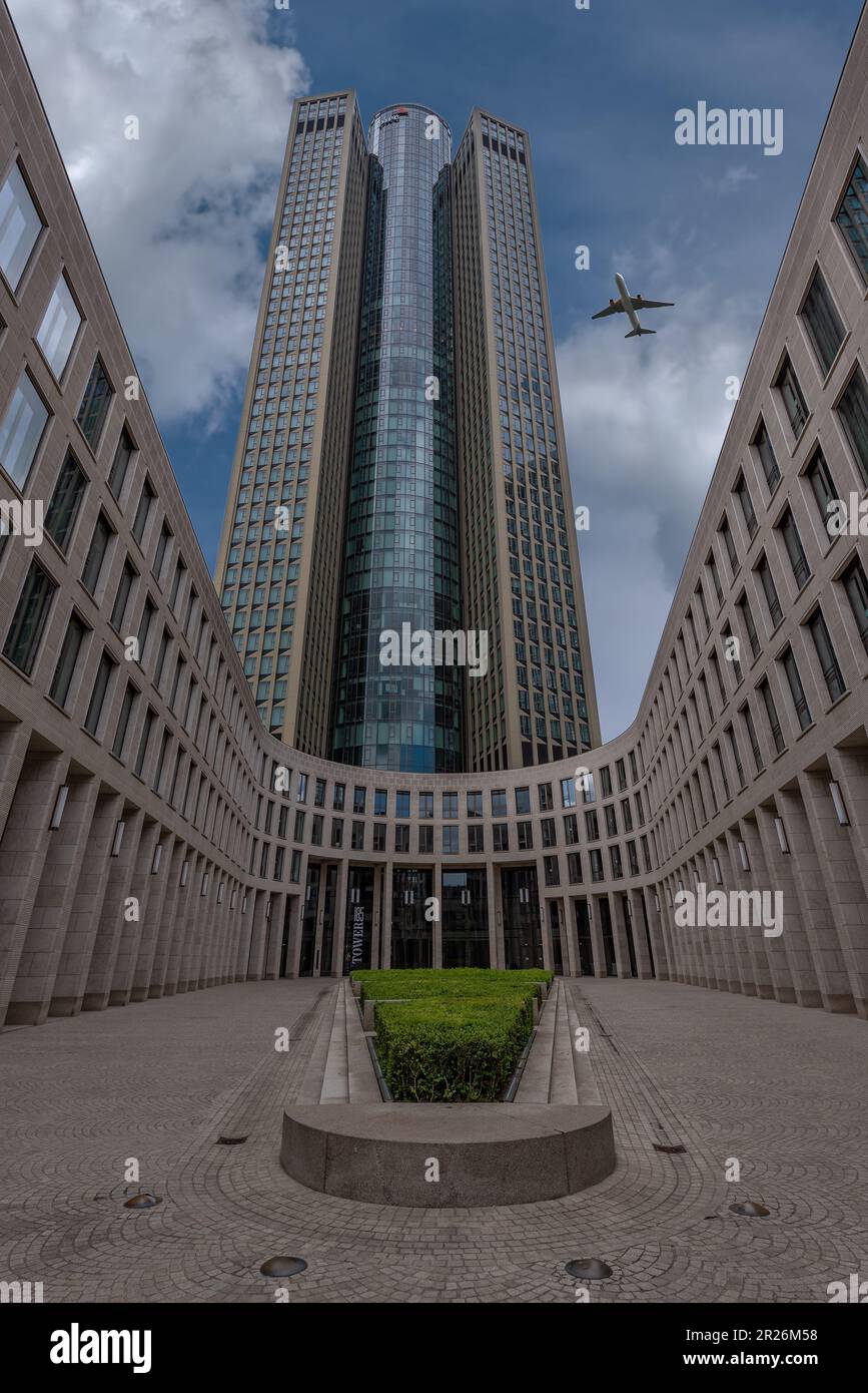 La tour 185 de 200 mètres de haut dans le quartier de Gallus Kopie à Francfort Banque D'Images