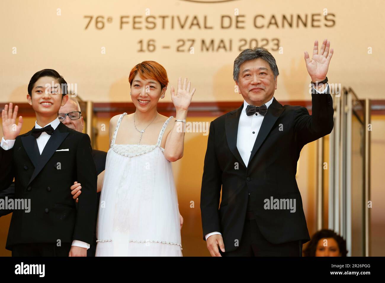 Cannes, France, le 17 mai 2023. Sakura Ando et Hirokazu Kore-eda assistent à la première de 'Monster' lors du Festival de Cannes 76th au Palais des Festivals de Cannes, France, le 17 mai 2023. Crédit: DPA/Alay Live News Banque D'Images Cannes, France, le 17 mai 2023. Sakura Ando et Hirokazu Kore-eda assistent à la première de 'Monster' lors du Festival de Cannes 76th au Palais des Festivals de Cannes, France, le 17 mai 2023. Crédit: DPA/Alay Live News Banque D'Images