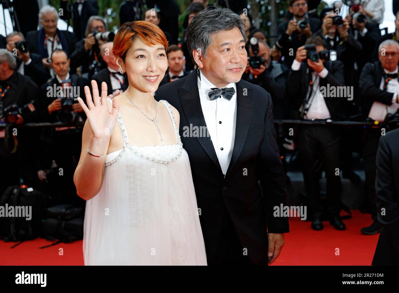 Cannes, Frankreich. 17th mai 2023. Sakura Ando und Hirokazu Kore-eda BEI der Premiere des Kinofilm 'Monster/Kaibutsu' auf dem Festival de Cannes 2023/76. Internationale Filmfestspiele von Cannes im Palais des Festivals. Cannes, 17.05.2023 crédit: Geisler-Fotopress GmbH/Alay Live News Banque D'Images Cannes, Frankreich. 17th mai 2023. Sakura Ando und Hirokazu Kore-eda BEI der Premiere des Kinofilm 'Monster/Kaibutsu' auf dem Festival de Cannes 2023/76. Internationale Filmfestspiele von Cannes im Palais des Festivals. Cannes, 17.05.2023 crédit: Geisler-Fotopress GmbH/Alay Live News Banque D'Images