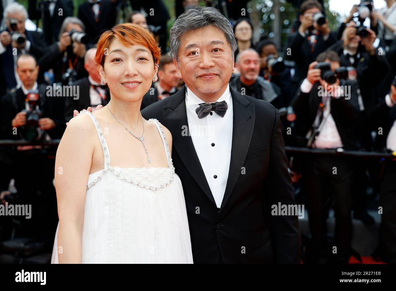 Cannes, Frankreich. 17th mai 2023. Sakura Ando und Hirokazu Kore-eda BEI der Premiere des Kinofilm 'Monster/Kaibutsu' auf dem Festival de Cannes 2023/76. Internationale Filmfestspiele von Cannes im Palais des Festivals. Cannes, 17.05.2023 crédit: Geisler-Fotopress GmbH/Alay Live News Banque D'Images Cannes, Frankreich. 17th mai 2023. Sakura Ando und Hirokazu Kore-eda BEI der Premiere des Kinofilm 'Monster/Kaibutsu' auf dem Festival de Cannes 2023/76. Internationale Filmfestspiele von Cannes im Palais des Festivals. Cannes, 17.05.2023 crédit: Geisler-Fotopress GmbH/Alay Live News Banque D'Images