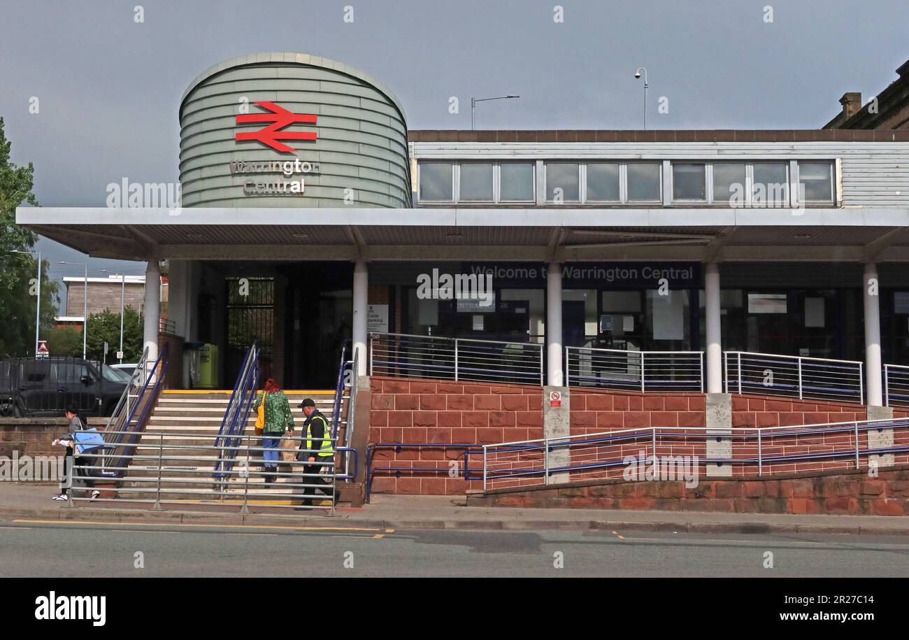 Gare centrale de Warrington en journée, Winwick Street, Warrington, Cheshire, Angleterre, ROYAUME-UNI, WA2 7TT Banque D'Images