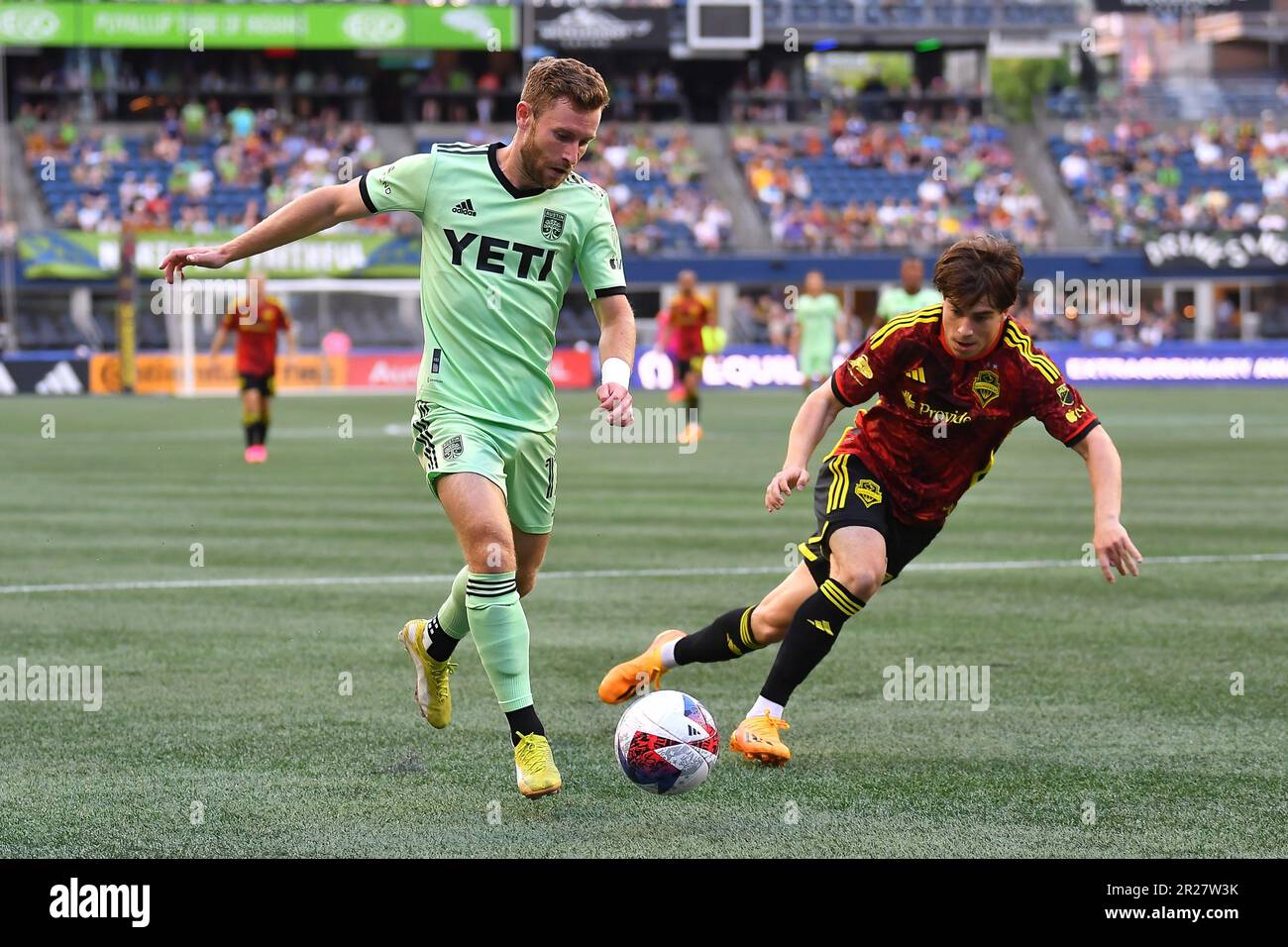 Seattle, WA, États-Unis. 22nd avril 2023. Jon Gallagher (17) et le défenseur de Seattle Joevin Jones (33) lors du match de football MLS entre le FC Austin et le FC Seattle Sounders au Lumen Field à Seattle, WA. Steve Faber/CSM/Alamy Live News Banque D'Images