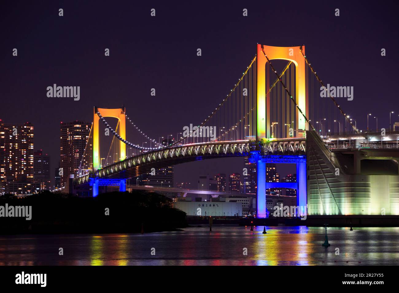 Vue de nuit sur le pont Rainbow Banque D'Images