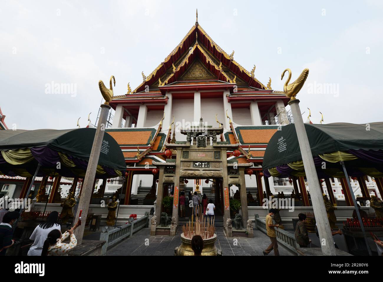 Wat Molilokkayaram Ratchaworawihan près de la rivière Chao Phraya à Bangkok, en Thaïlande. Banque D'Images