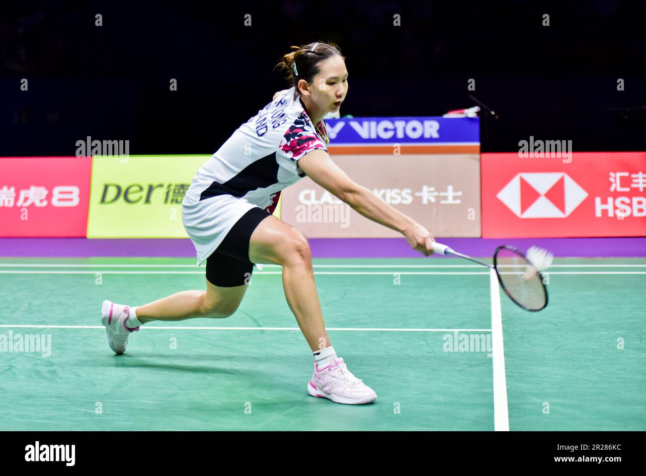 SUZHOU, CHINE - le 18 MAI 2023 - PORNPAWEE CHOCHUWONG, de Thaïlande, participe aux finales de la COUPE TotalEnergies BWF SUDIRMAN 2023 entre l'Indonésie et Thail Banque D'Images