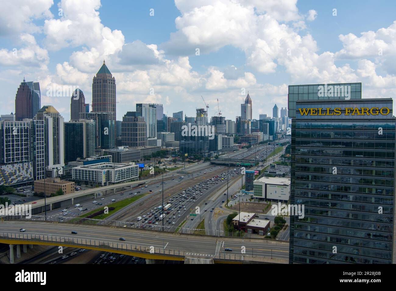 Le centre-ville d'Atlanta, la ligne d'horizon de la Géorgie lors d'une journée ensoleillée en mai Banque D'Images