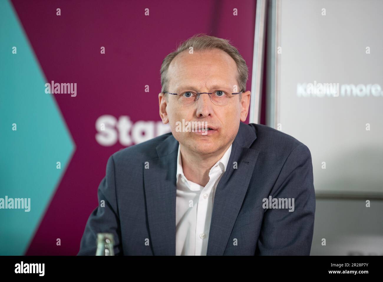 Munich, Allemagne. 15th mai 2023. Bernhard Stiedl, Président de la DGB Bavaria, lors de la présentation de l'enquête représentative de Civey sur l'acceptation de l'énergie éolienne en Bavière au nom de l'Initiative climat neutre Allemagne ( IKND ) sur 15 mai 2023 à Munich. (Photo par Alexander Pohl/Sipa USA) crédit: SIPA USA/Alay Live News Banque D'Images