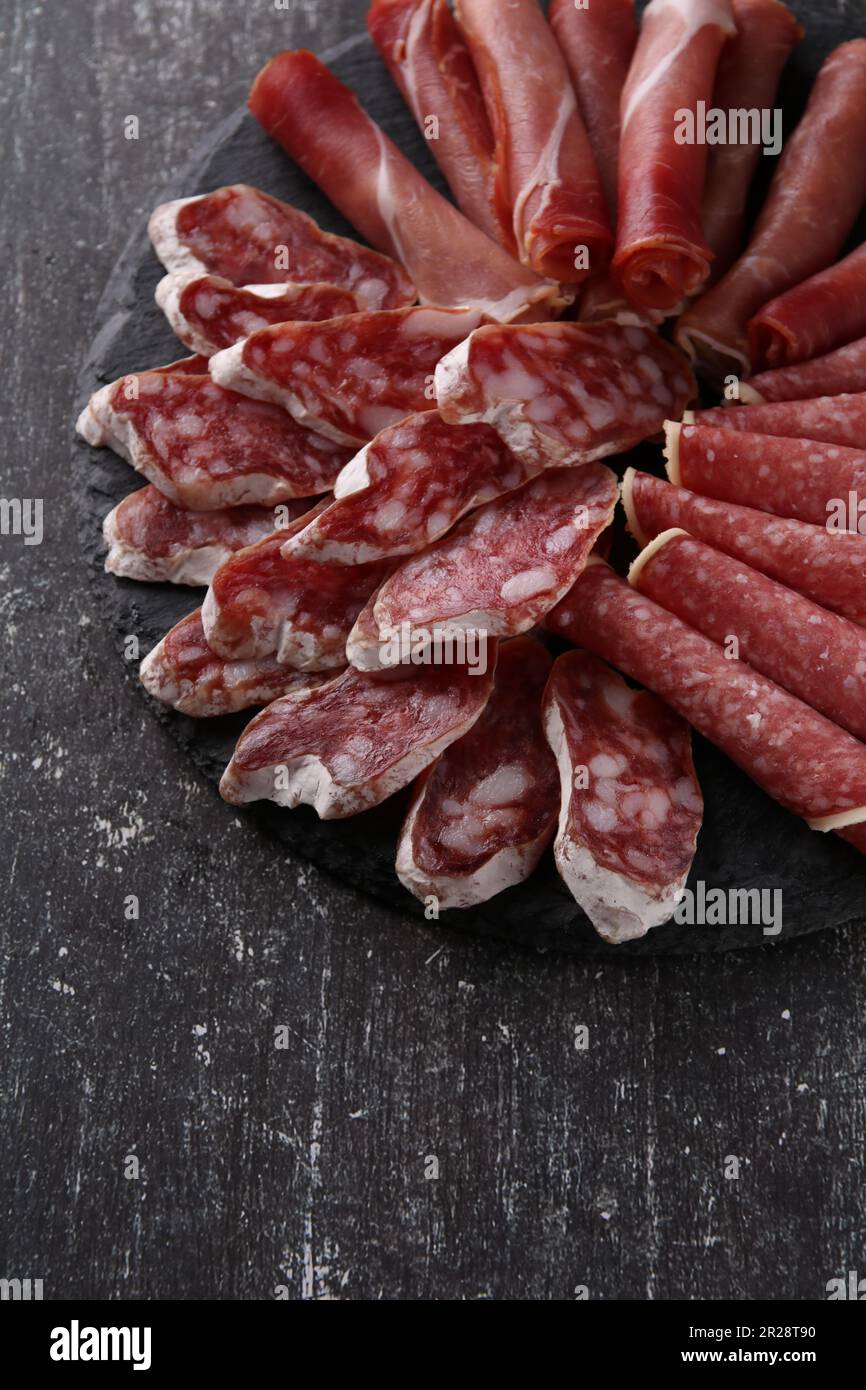 assiette de viande photo sur la table vue de dessus Banque D'Images