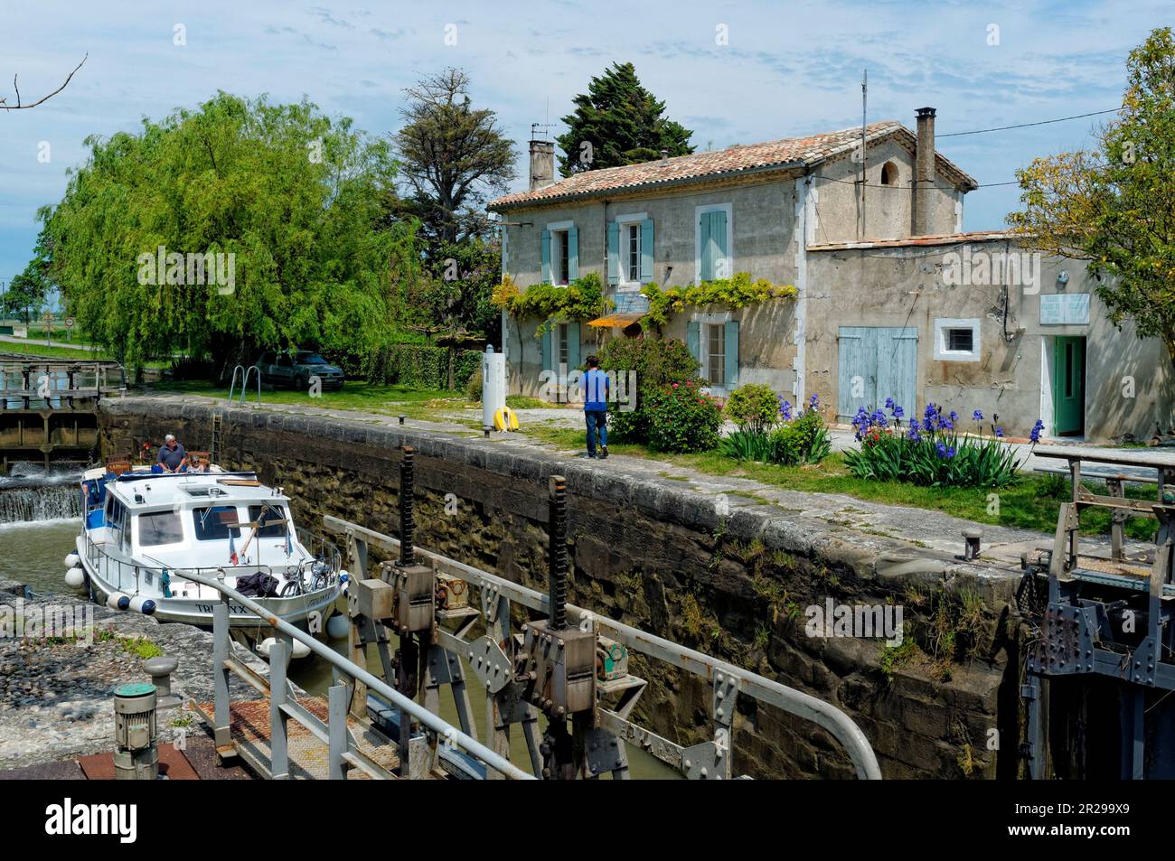 Le Canal du midi : passage par l'écluse de Treboul. Pexiora. Occitanie, France Banque D'Images