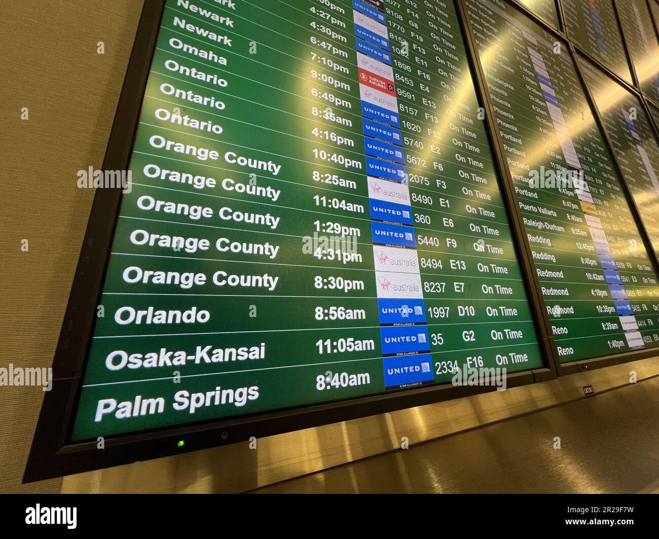 États-Unis. 09th mars 2023. Tableau d'état des vols à SFO (aéroport international de San Francisco), San Francisco, Californie, montrant plusieurs vols vers le comté d'Orange, Orlando et d'autres destinations, 9 mars 2023. (Photo par Smith Collection/Gado/Sipa USA) crédit: SIPA USA/Alay Live News Banque D'Images