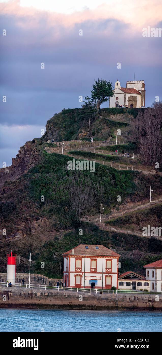 Photographie panoramique de l'Ermita de Guia à Ribadesella, Asturies, Espagne Banque D'Images