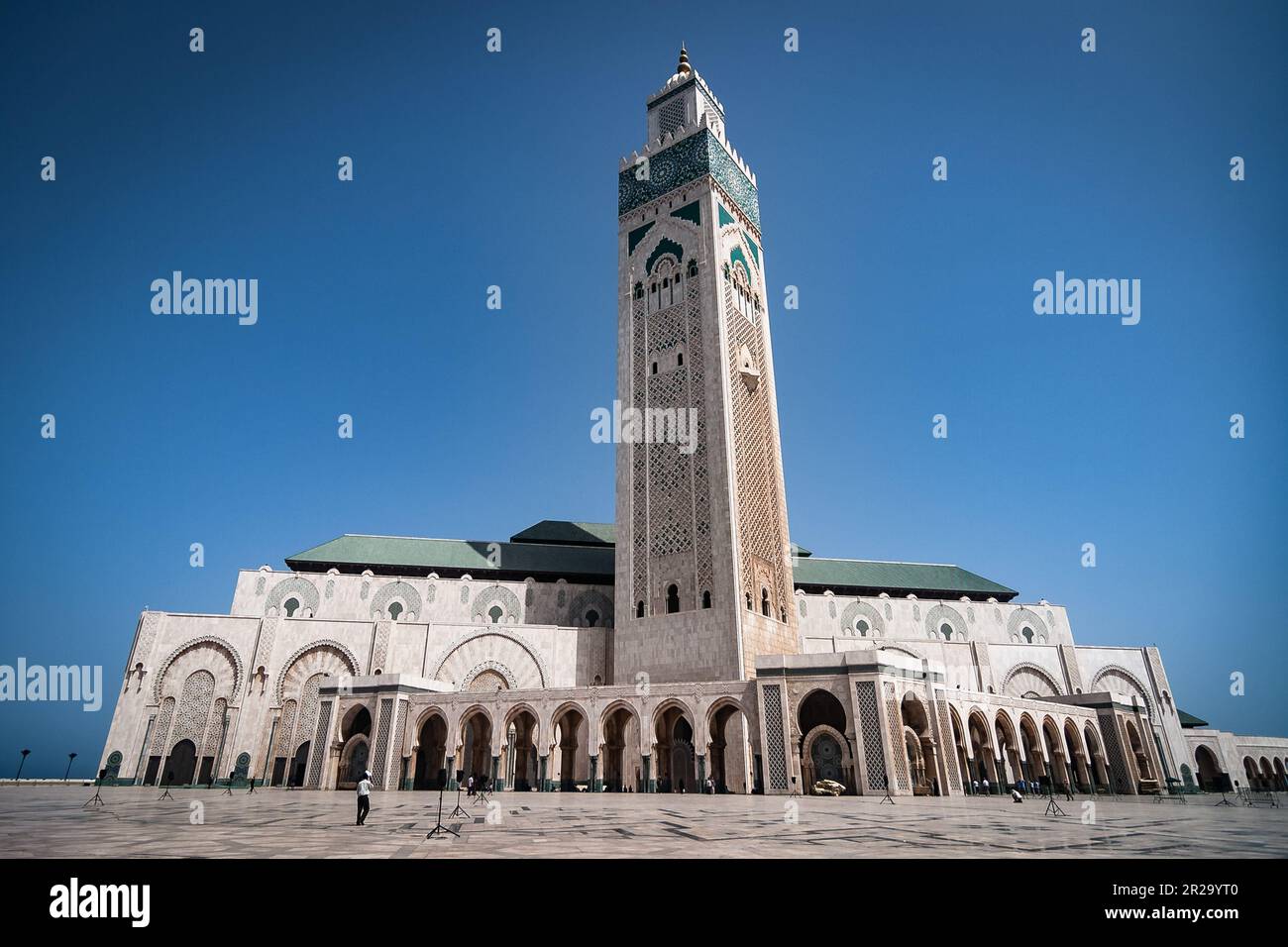 Le Mosque La mosquée Hassan II est une grande mosquée dans la ville de Casablanca ...