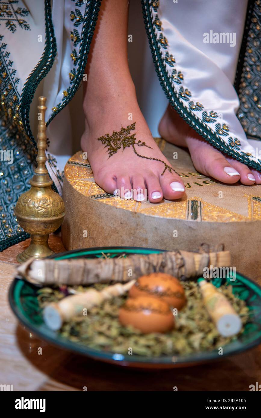 Tatouage au henné marocain à pied Banque D'Images