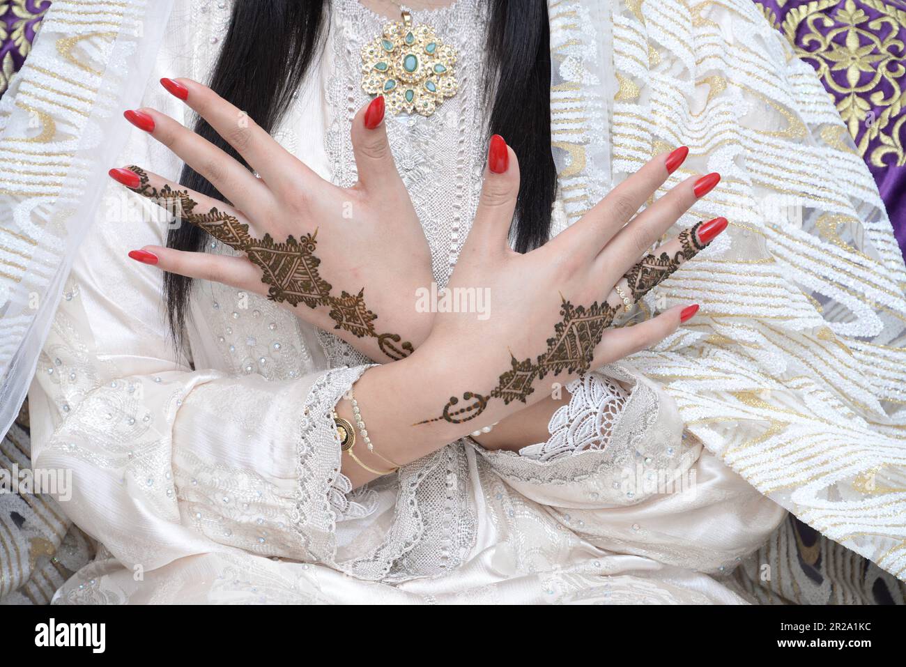 Henné Tattoo sur la main de Bride.mariage henné Banque D'Images