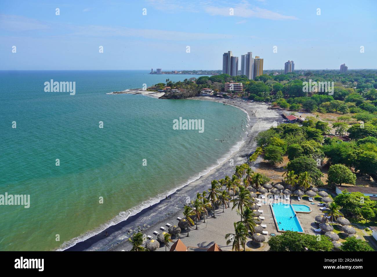 Petit village de pêcheurs avec condos de plage, Nueva Gorgona, Panama, près de Coronado Banque D'Images