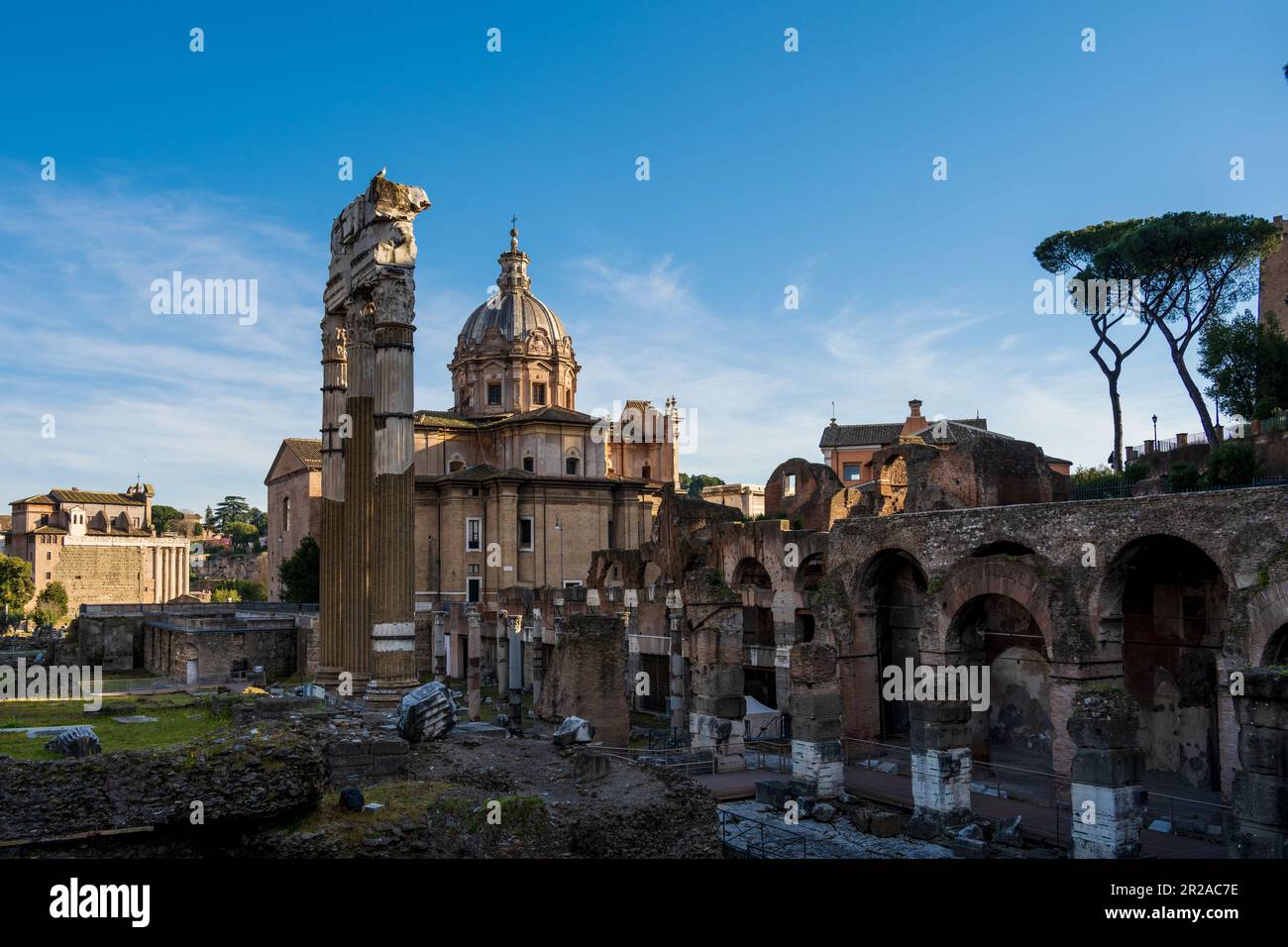 ROM, Italien, März 2023 Ausgrabungsstätte im Forum Romanum im Abendlicht Banque D'Images