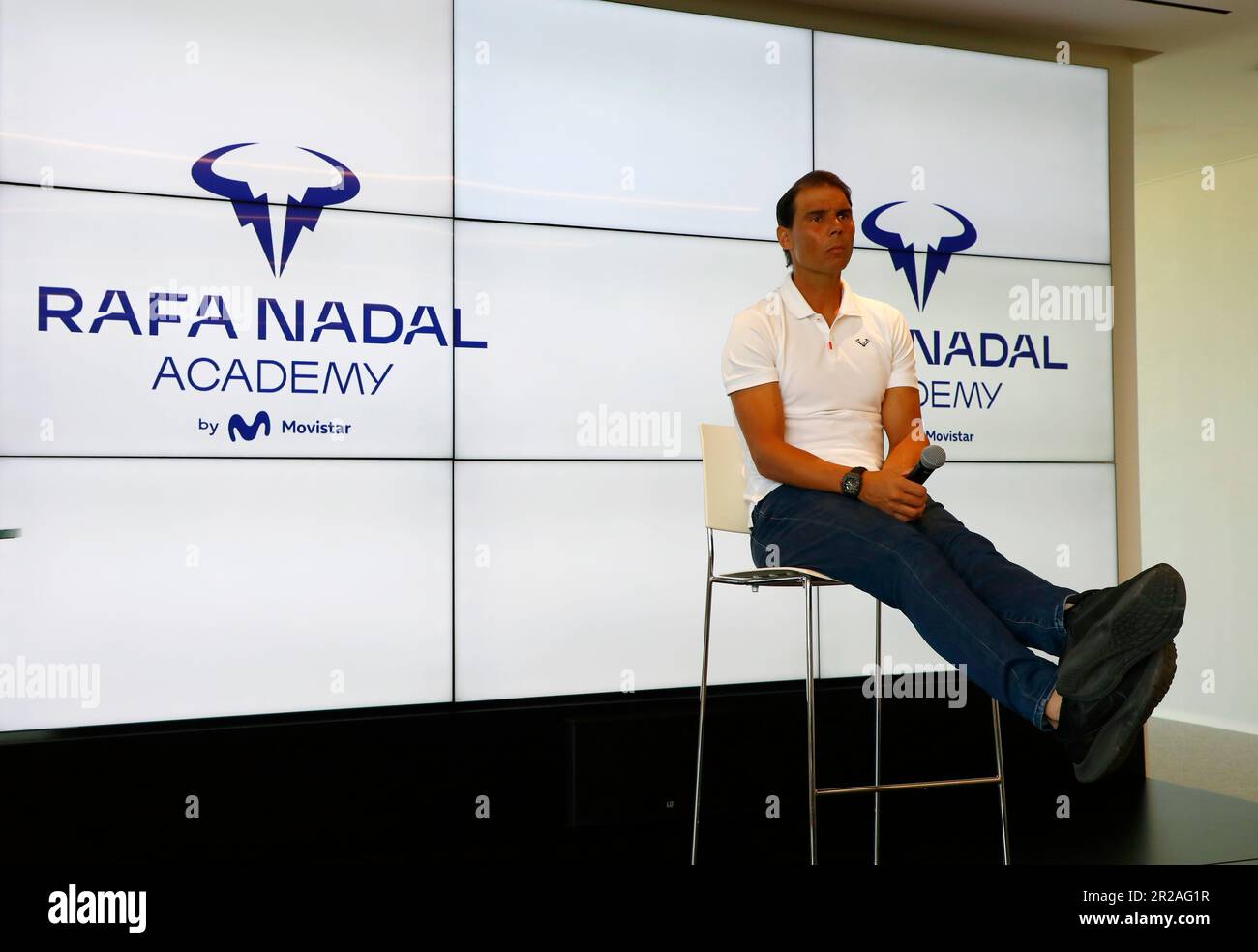 Manacor, Espagne. 18th mai 2023. Rafael Nadal tient une conférence de presse à son académie de tennis. L'homme de 36 ans a déclaré jeudi qu'une blessure l'empêcherait de rivaliser avec le classique de la cour d'argile au Stade Roland Garros pour la première fois depuis ses débuts en 2005. Nadal prévoit de mettre fin à sa glorieuse carrière en 2024. Credit: Clara Margais/dpa/Alay Live News Banque D'Images