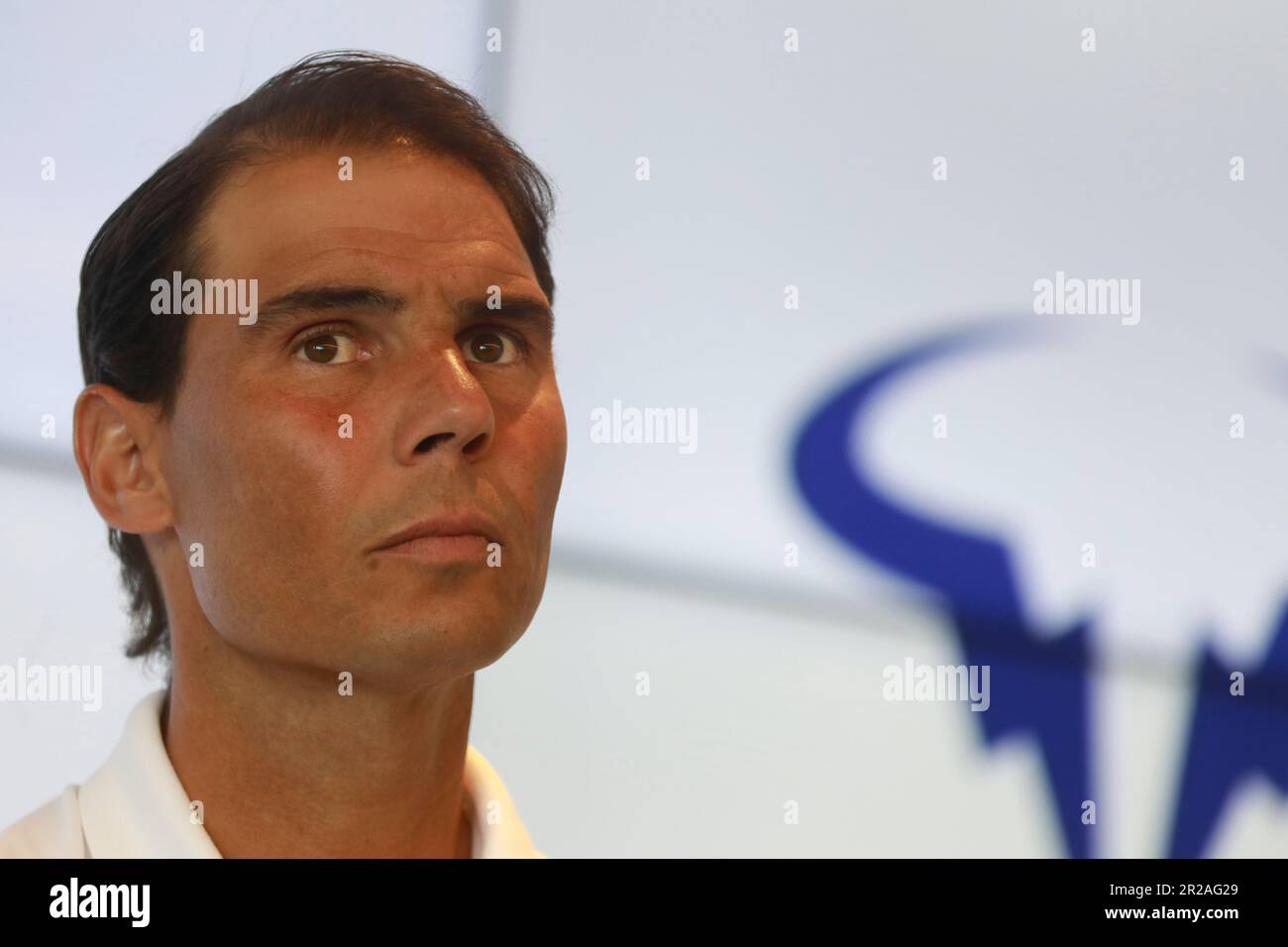 Manacor, Espagne. 18th mai 2023. Rafael Nadal donne une conférence de presse à son académie de tennis. L'homme de 36 ans a déclaré jeudi qu'il ne serait pas en mesure de participer au classique de la cour d'argile au Stade Roland Garros pour la première fois depuis ses débuts en 2005 en raison d'une blessure. Credit: Clara Margais/dpa/Alay Live News Banque D'Images