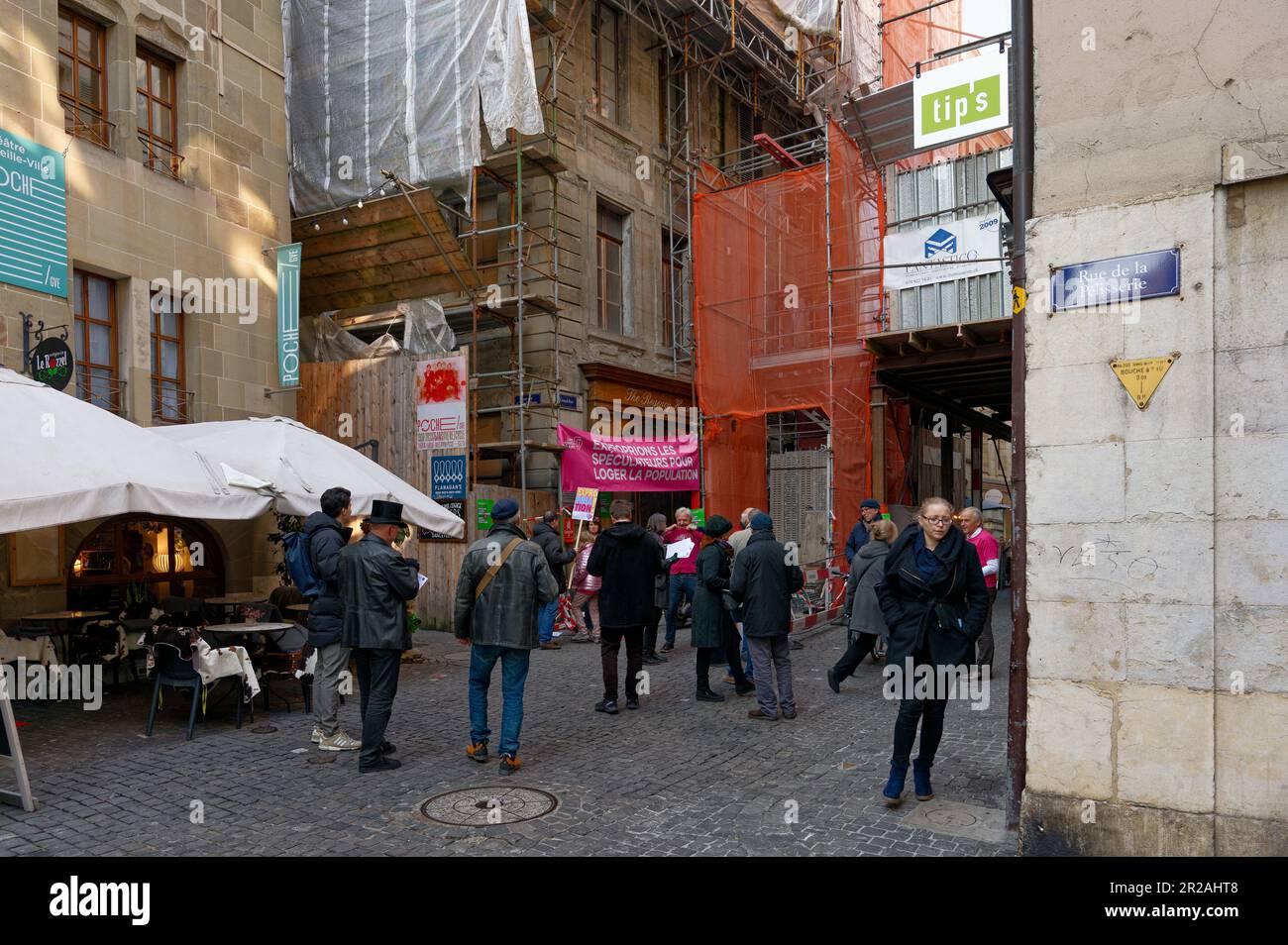 Rallye logement abordable dans la vieille ville de Genève. Petit rallye. Les Suisses protestent contre les loyers élevés de la ville. Banque D'Images