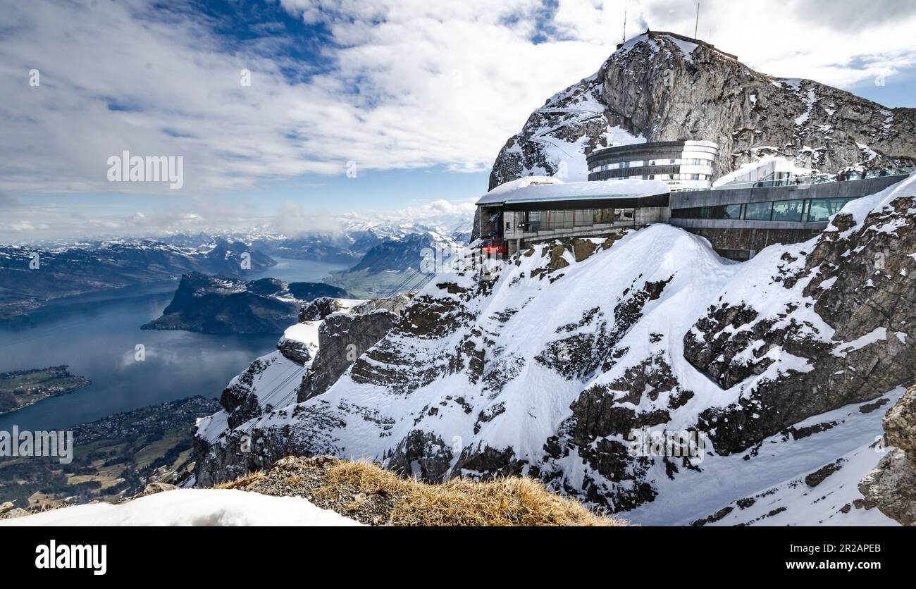 Pilatus avec neige et Alpes suisses comme panorama Banque D'Images