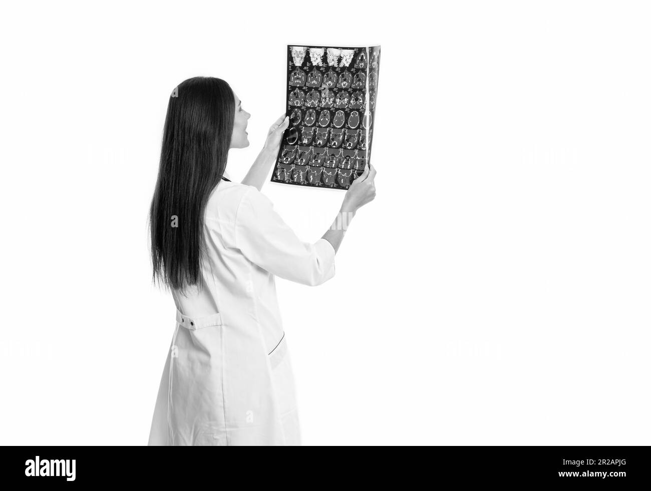 médecin neurologue regardez la radiographie isolée sur fond blanc avec un espace de copie. médecin neurologue Banque D'Images