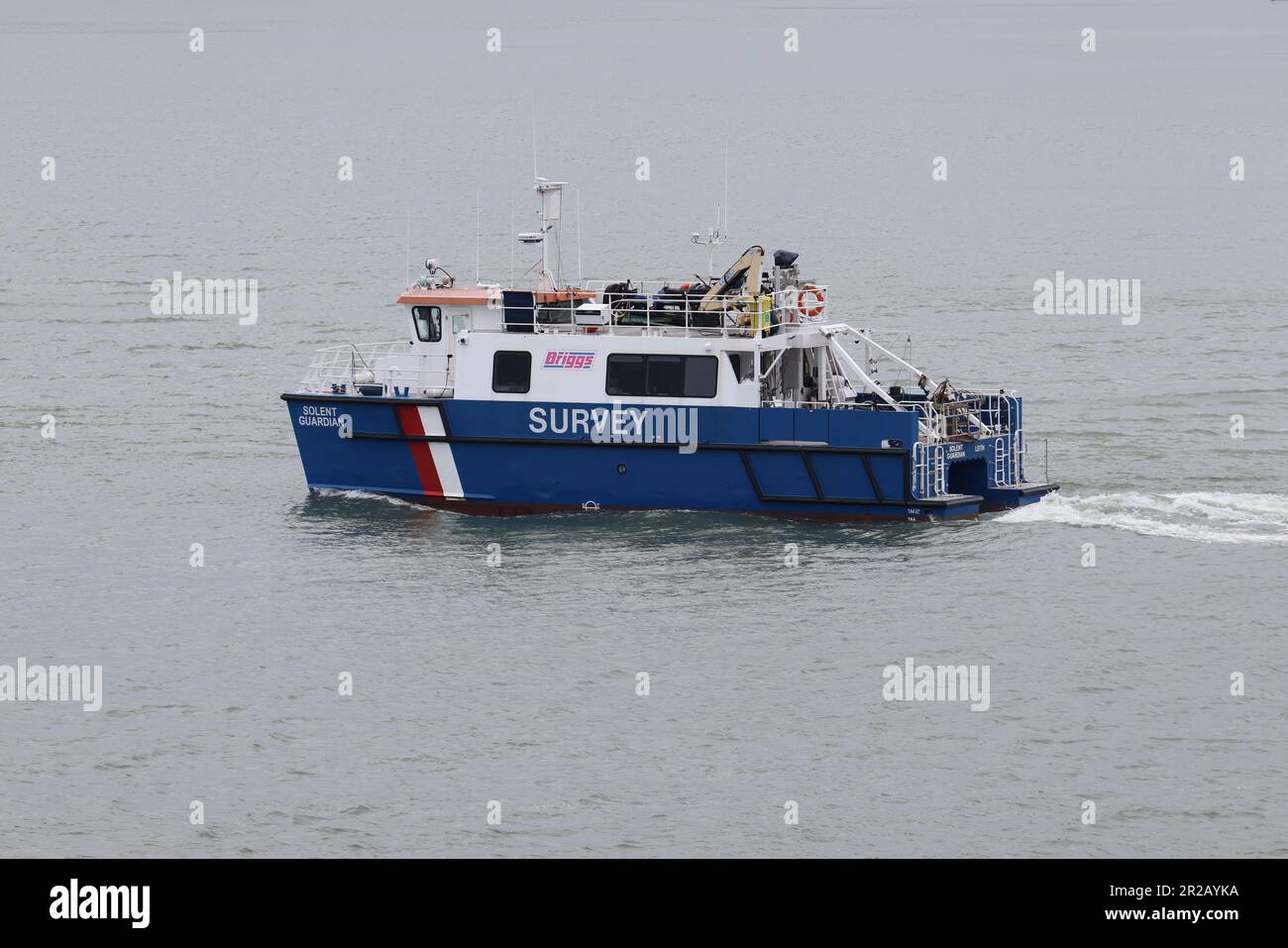 Le navire de surveillance côtière SOLENT GUARDIAN dans le Solent Banque D'Images