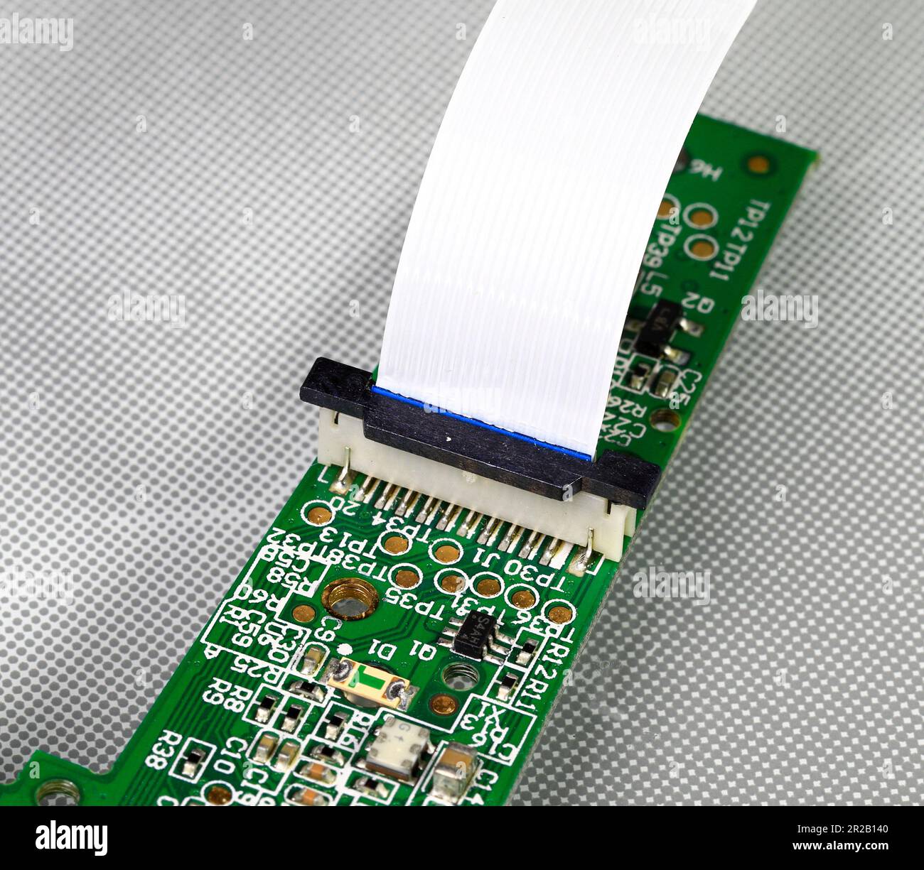 Carte de circuit imprimé Tiny, IOT, micro-contrôleur ou nano avec connecteur zif fonctionnant sur connexion filaire. Banque D'Images