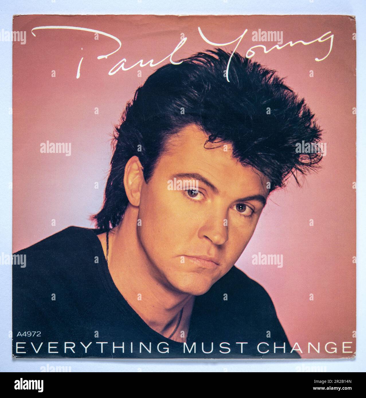 Couverture de l'image de la version simple de sept pouces de tout doit changer par Paul Young, qui a été publié en 1984 Banque D'Images