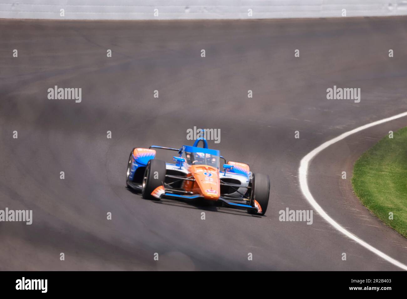 Indianapolis, États-Unis. 18th mai 2023. INDIANAPOLIS, INDIANA - 18 MAI : le pilote IndyCar Scott Dixon (9) de Nouvelle-Zélande et Chip Ganassi Racing, pratique pour l'Indy 500 2023 au circuit automobile d'Indianapolis sur 18 mai 2023 à Indianapolis, Indiana. Credit: Jeremy Hogan/Alay Live News Banque D'Images