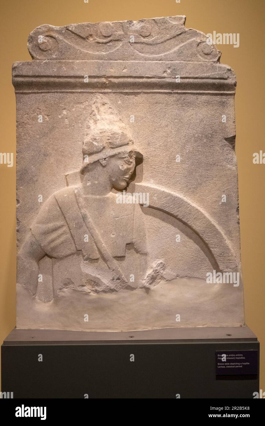 Stèle grave représentant un hoplite, Larissa période classique. Musée diachronique de Larissa , Grèce Banque D'Images