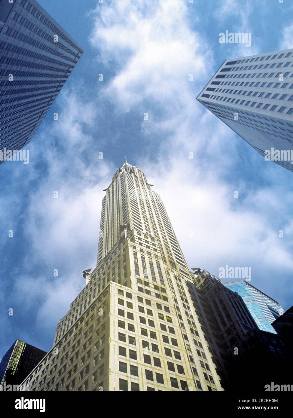 Gratte-ciel du Chrysler Building à New York. Vue sur les bâtiments depuis la rue. Immobilier commercial à Midtown Manhattan USA Banque D'Images