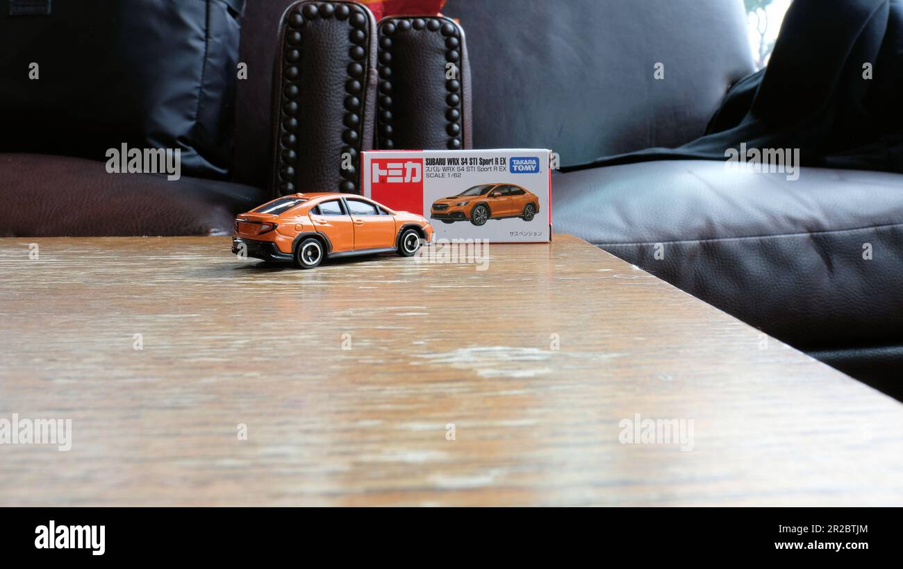 Tomica Takara Tomy #76 Subaru WRX S4 STI Sport R EX Brown modèle voiture Diecast avec boîte de paquet; voiture jouet; fabriqué au Vietnam; Tomy Corporation du Japon. Banque D'Images