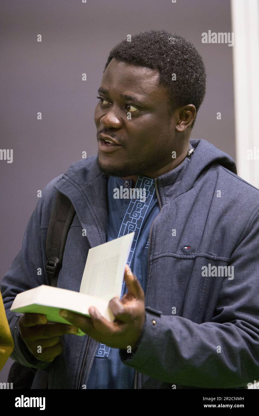 Turin, Italie. 18th mai 2023. Le philosophe et écrivain nigérian Bayo Akomolafe est l'invité de 2023 Turin Book Fair. Credit: Marco Destefanis/Alamy Live News Banque D'Images