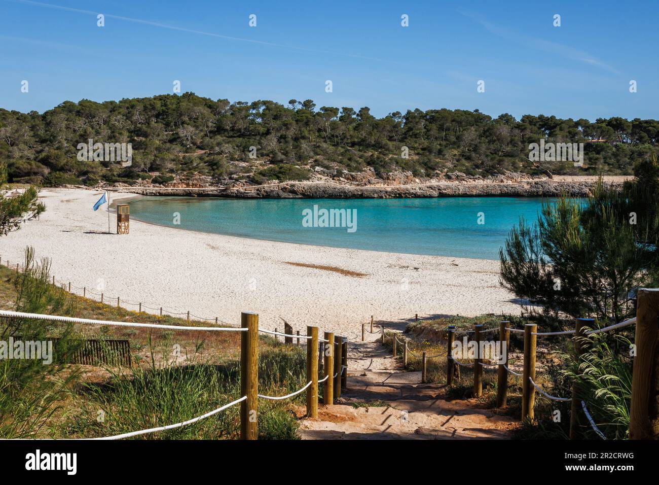 Plage de Cala s'Amarador avec sable blanc et mer turquoise dans la baie de Cala Mondrago à Majorque, îles Baléares, Espagne Banque D'Images