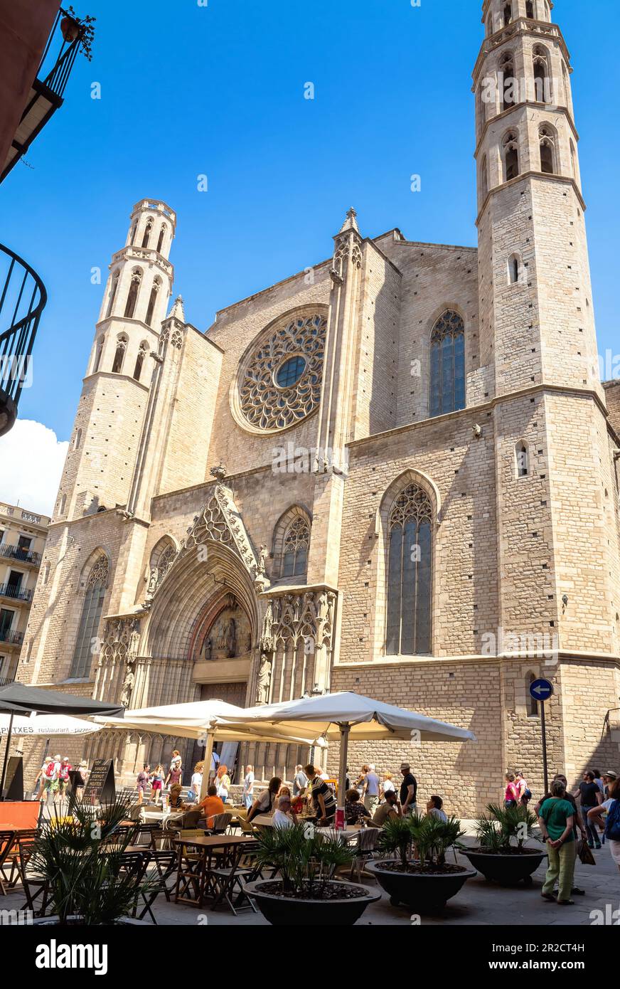 Barcelone, Espagne - 6 juillet 2017: Vue de jour de l'église Santa Maria del Mar dans la région d'El Born, à Barcelone, Espagne. Banque D'Images