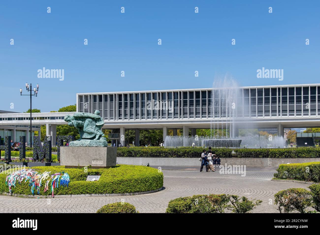 Hiroshima, Japon-avril 2023; vue du Musée commémoratif de la paix et du Centre international de conférences; lieu du forum politique intergouvernemental 2023 G7 Banque D'Images