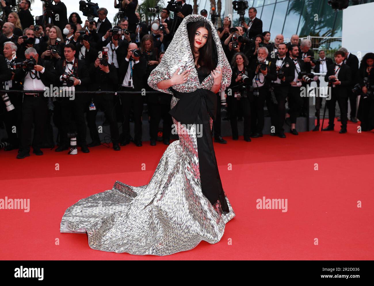 Cannes, France. 18th mai 2023. L'actrice indienne Aishwarya Rai Bachchan pose lors d'une séance photo à l'édition 76th du Festival de Cannes à Cannes, dans le sud de la France, sur 18 mai 2023. Credit: Gao Jing/Xinhua/Alamy Live News Banque D'Images