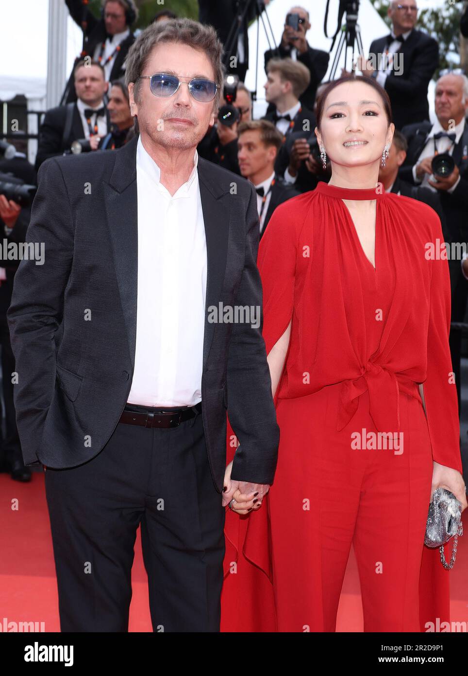 Jean-Michel Jarre et Gong Li assistent au tapis rouge « Indiana Jones et le cadran du destin » lors du festival annuel de Cannes 76th au Palais des Festivals sur 18 mai 2023 à Cannes. Photo DGP/imageSPACE/MediaPunch Banque D'Images Jean-Michel Jarre et Gong Li assistent au tapis rouge « Indiana Jones et le cadran du destin » lors du festival annuel de Cannes 76th au Palais des Festivals sur 18 mai 2023 à Cannes. Photo DGP/imageSPACE/MediaPunch Banque D'Images