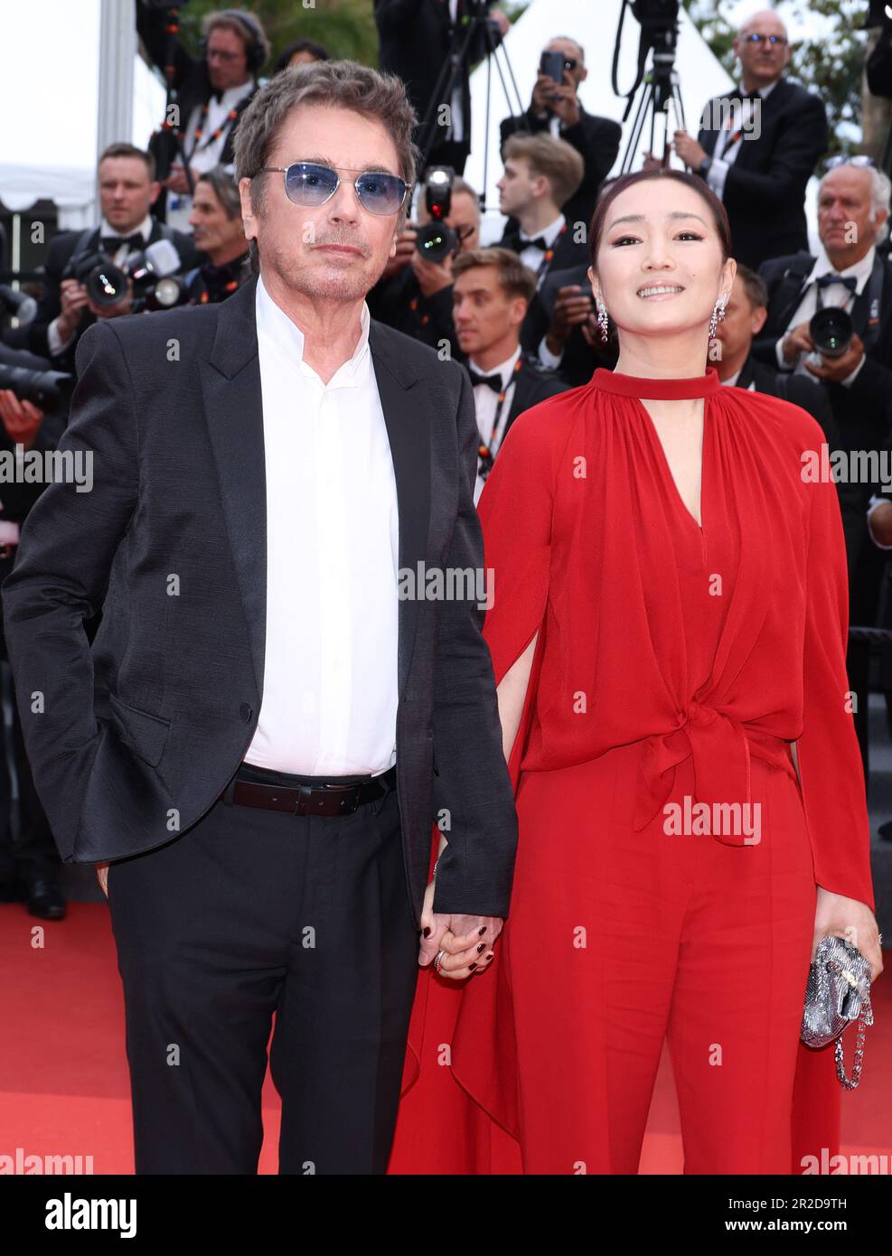 Jean-Michel Jarre et Gong Li assistent au tapis rouge « Indiana Jones et le cadran du destin » lors du festival annuel de Cannes 76th au Palais des Festivals sur 18 mai 2023 à Cannes. Photo DGP/imageSPACE/MediaPunch Banque D'Images Jean-Michel Jarre et Gong Li assistent au tapis rouge « Indiana Jones et le cadran du destin » lors du festival annuel de Cannes 76th au Palais des Festivals sur 18 mai 2023 à Cannes. Photo DGP/imageSPACE/MediaPunch Banque D'Images
