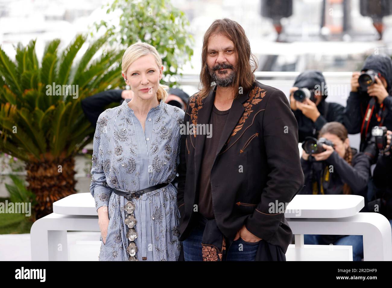 Cannes, Frankreich. 19th mai 2023. Cate Blanchett und Warwick Thornton beim Photocall zum Kinofilm 'The New Boy' auf dem Festival de Cannes 2023/76. Internationale Filmfestspiele von Cannes am Palais des Festivals. Cannes, 19.05.2023 crédit: Geisler-Fotopress GmbH/Alay Live News Banque D'Images