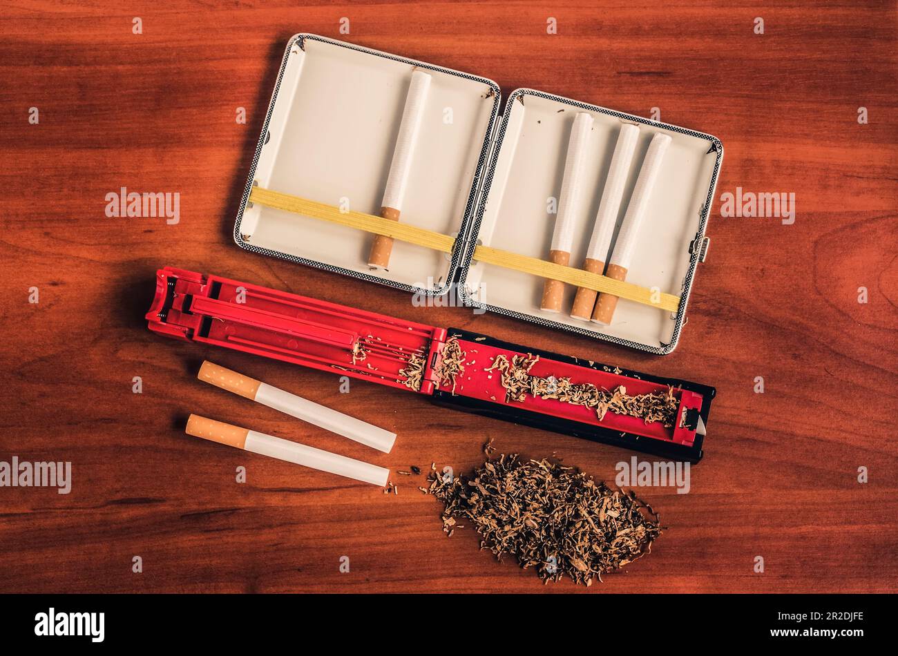 Cigarettes Avec Un Filtre Brun Image stock - Image du lame, toxique:  31851085