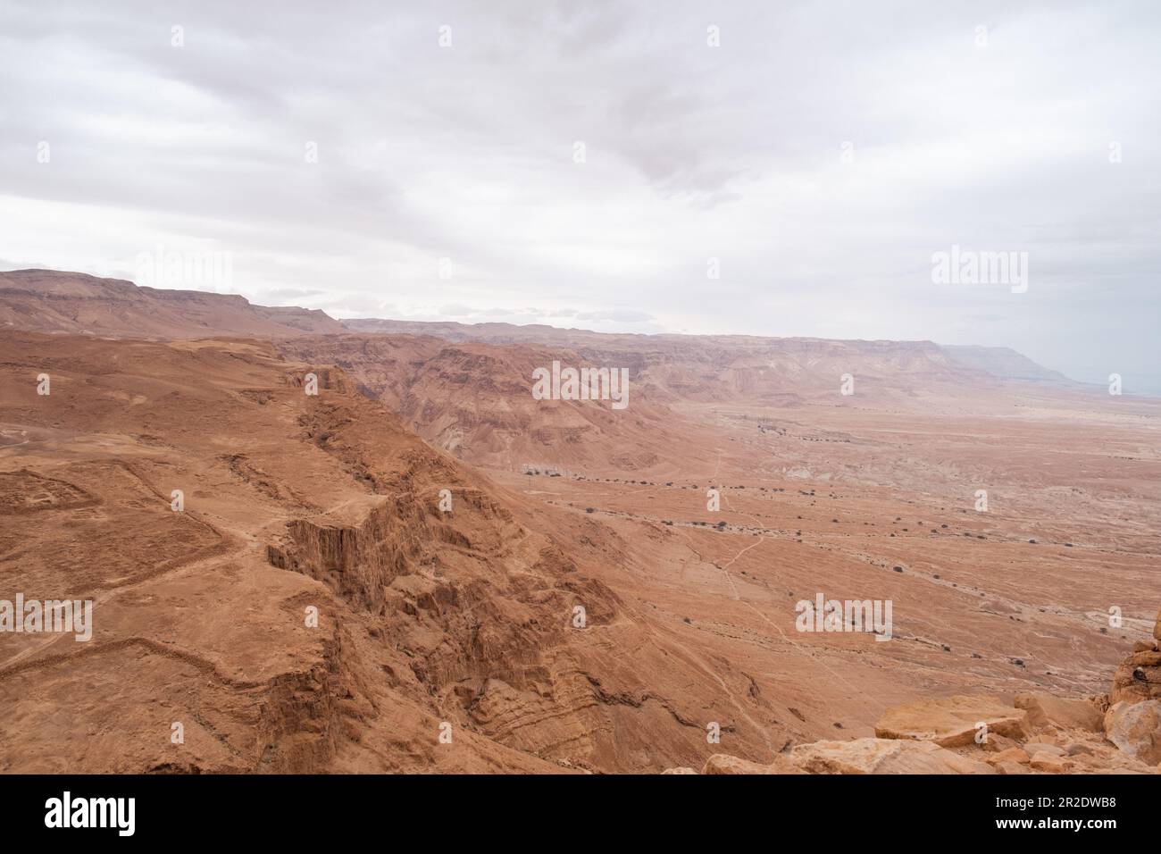 Vue sur le désert de Judée depuis Masada, district sud, Israël. Banque D'Images